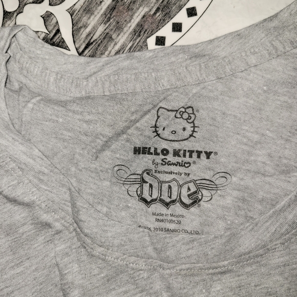 Hello Kitty Scoop Neck Tee XS NWT - Picture 3 of 7